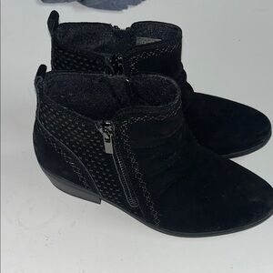 Earth Origins Black Ankle Boots size 7.5